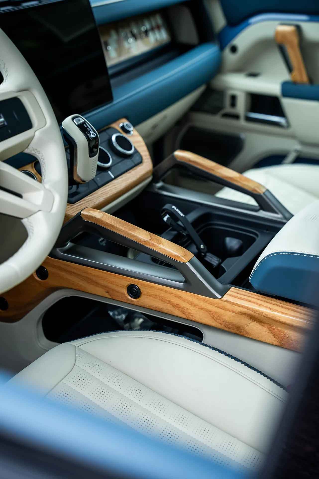 2026 Land Rover Limgene Defender VIP conversion interior Dubai — photo 11