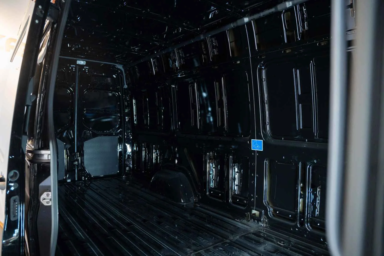 Mercedes-Benz Sprinter 2024 — تحويلة VIP داخلية في دبي — صورة 6