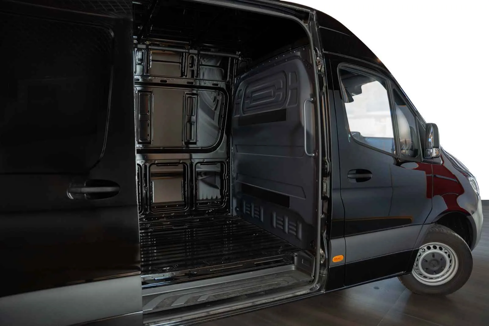 Mercedes-Benz Sprinter 2024 — تحويلة VIP داخلية في دبي — صورة 11
