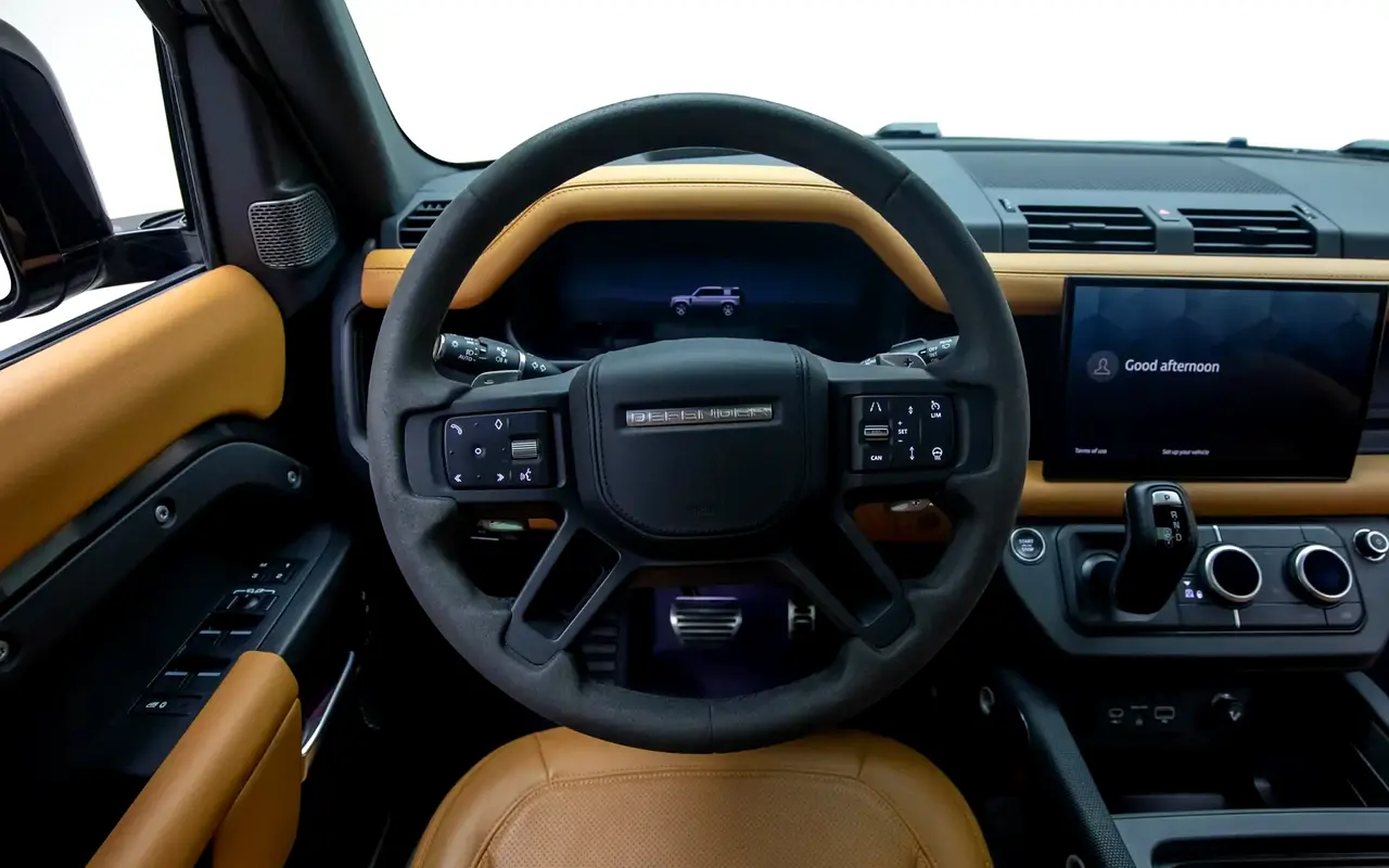 لاند روفر ديفندر 110 V8 الإصدار النهائي P525 جديد كلياً 2025 — تحويلة VIP داخلية في دبي — صورة 12