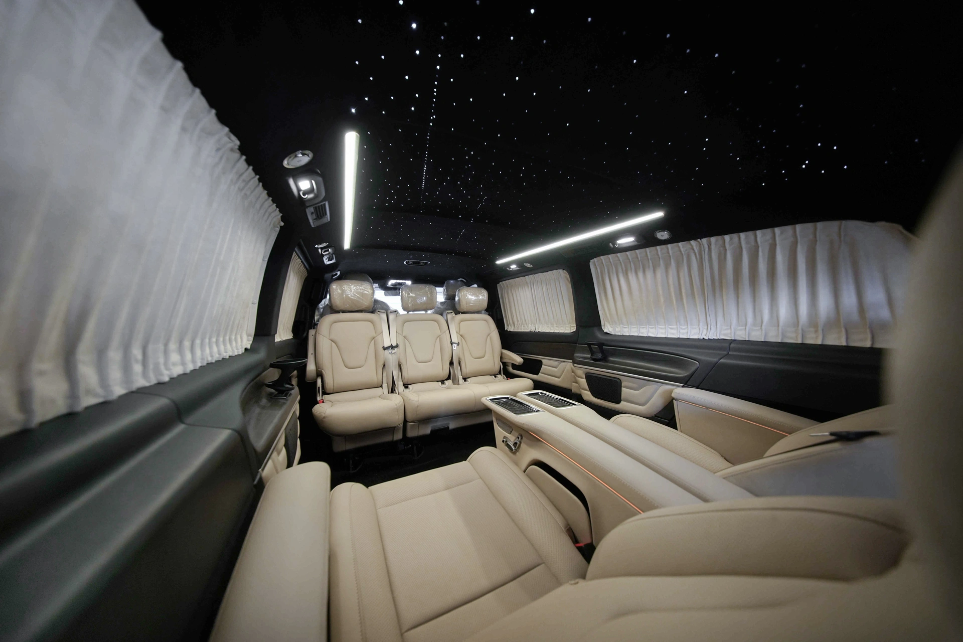 مرسيدس بنز باروغزاي VIP الفئة V 2026 — تحويلة VIP داخلية في دبي — صورة 3