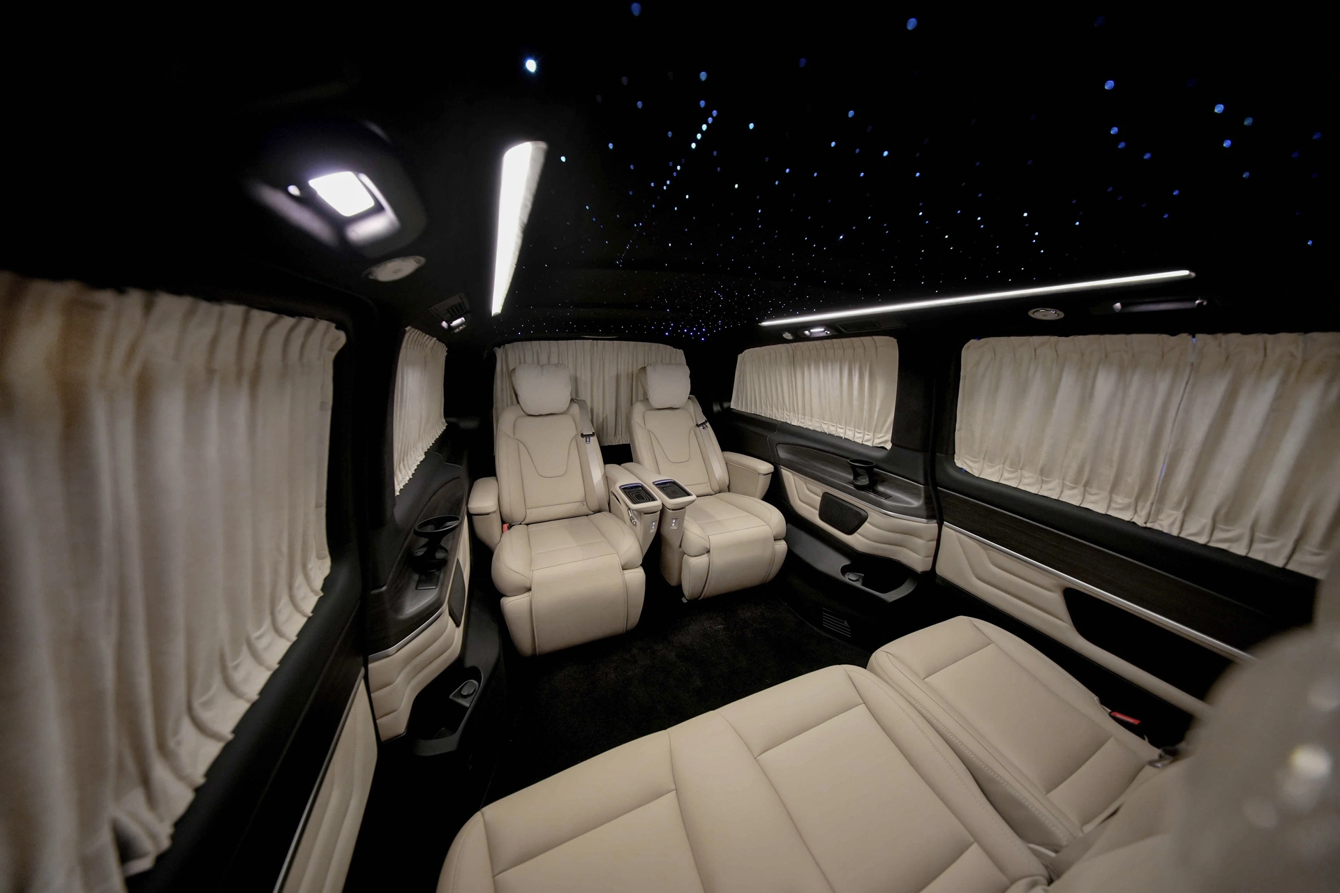 مرسيدس بنز باروغزاي VIP الفئة V 2026 — تحويلة VIP داخلية في دبي — صورة 6