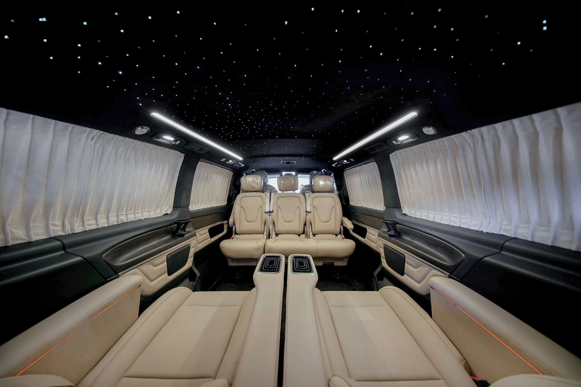 مرسيدس بنز باروغزاي VIP الفئة V 2026 — تحويلة VIP داخلية في دبي — صورة 7