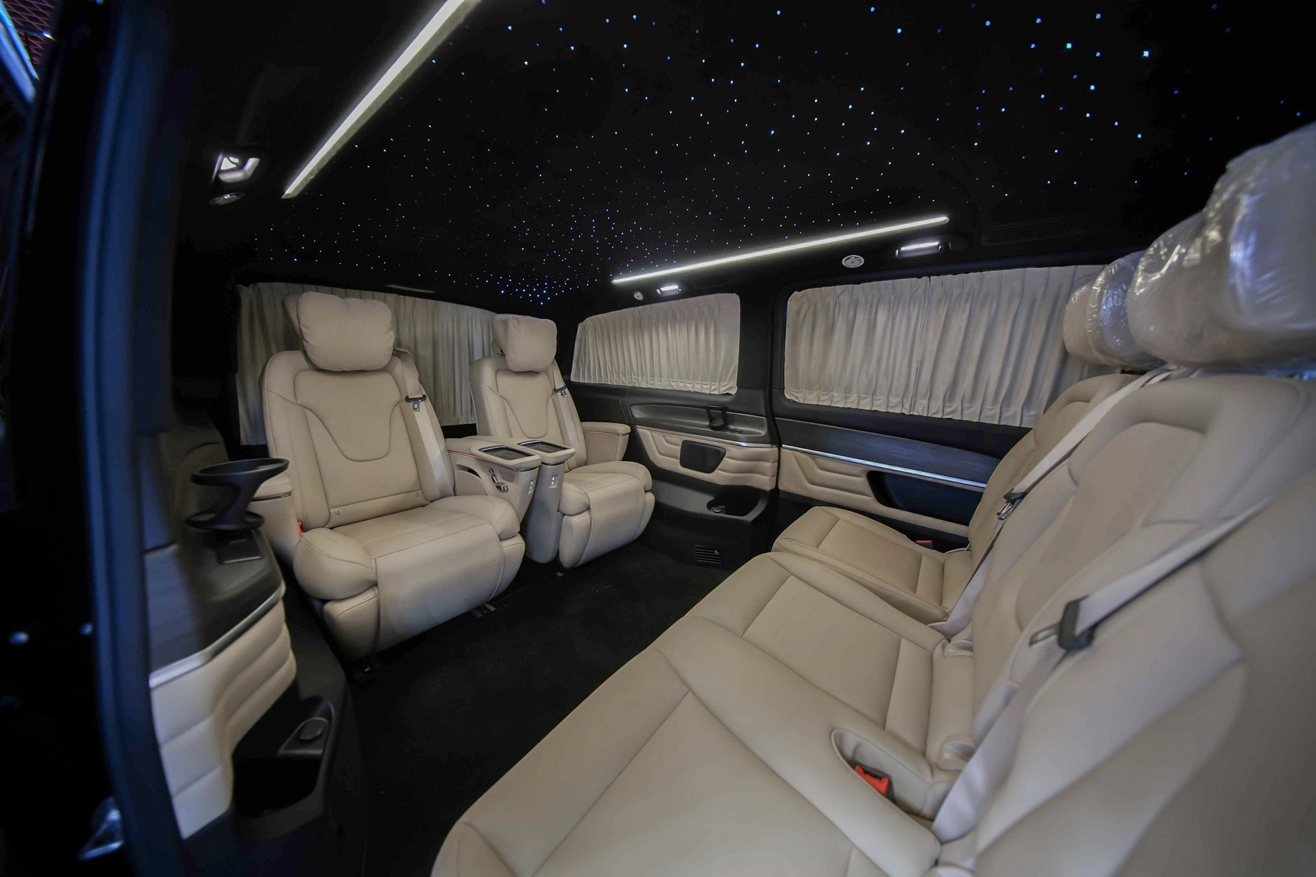 مرسيدس بنز باروغزاي VIP الفئة V 2026 — تحويلة VIP داخلية في دبي — صورة 8