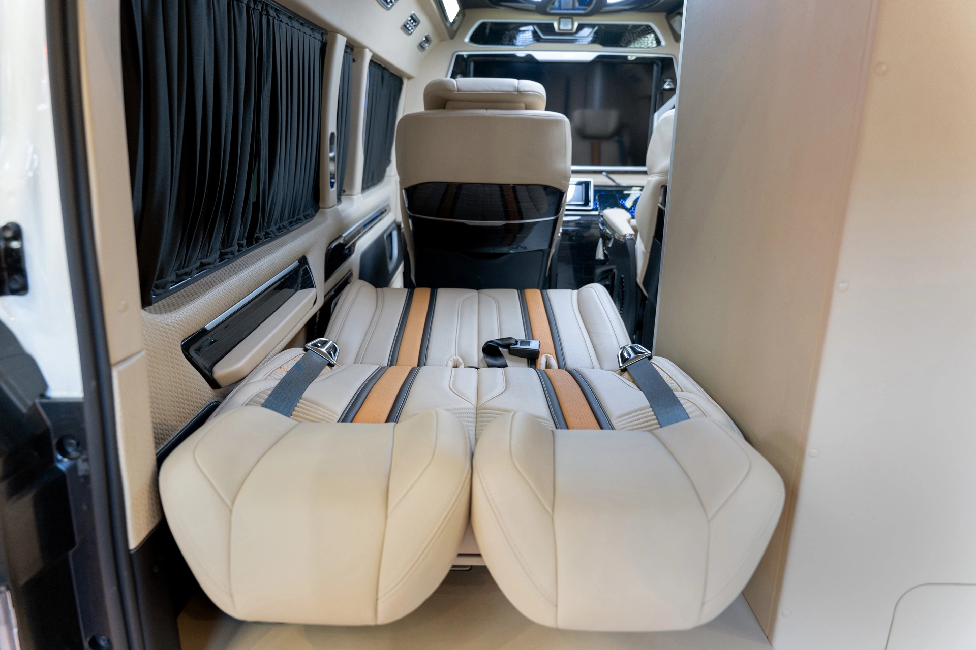 2025 Toyota VIP Hiace with Washroom VIP conversion interior Dubai — photo 7