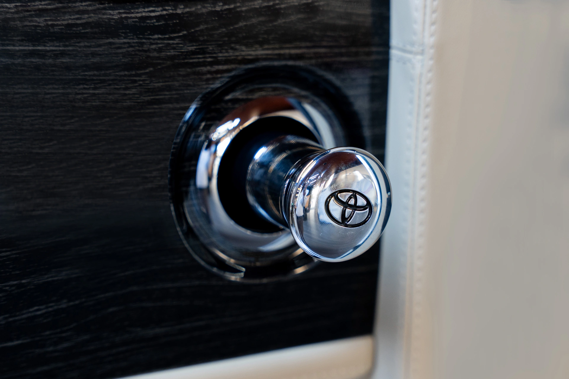 2025 Toyota VIP Hiace with Washroom VIP conversion interior Dubai — photo 16