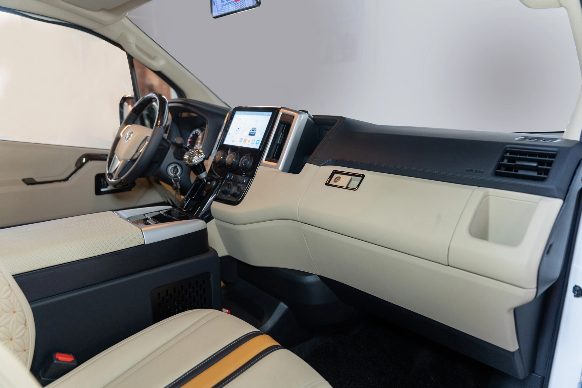 2025 Toyota VIP Hiace with Washroom VIP conversion interior Dubai — photo 18