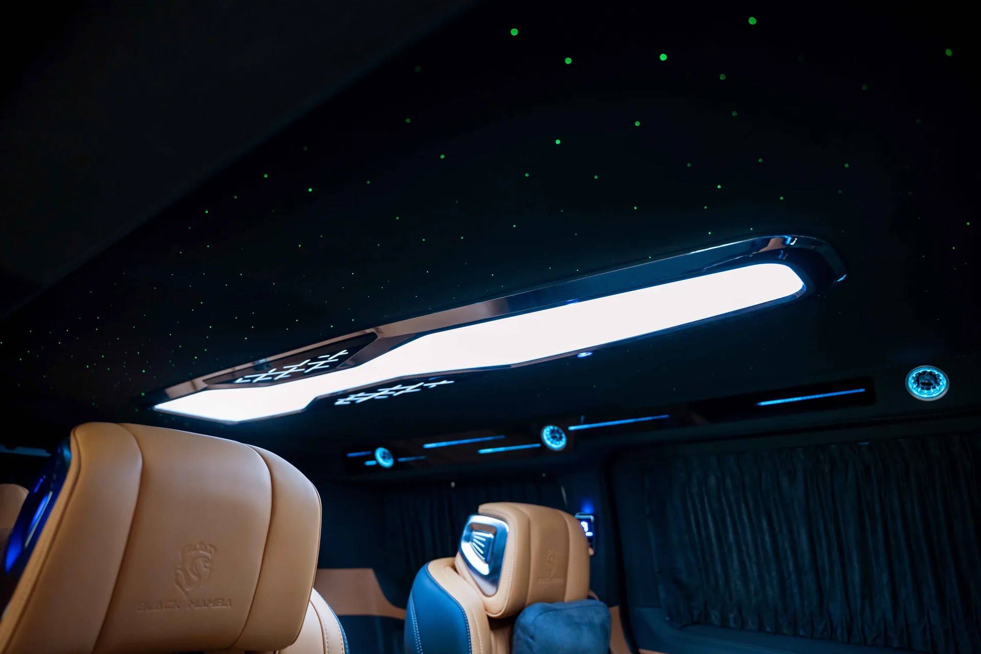 Ford VIP Tourneo Black Mamba 2025 — تحويلة VIP داخلية في دبي — صورة 6