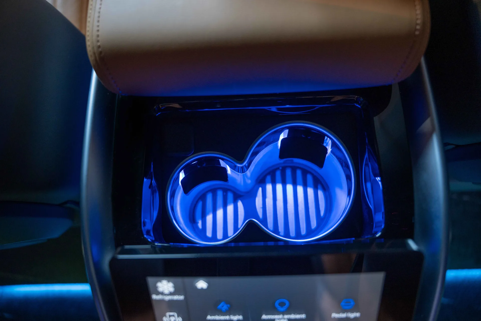 Ford VIP Tourneo Black Mamba 2025 — تحويلة VIP داخلية في دبي — صورة 8