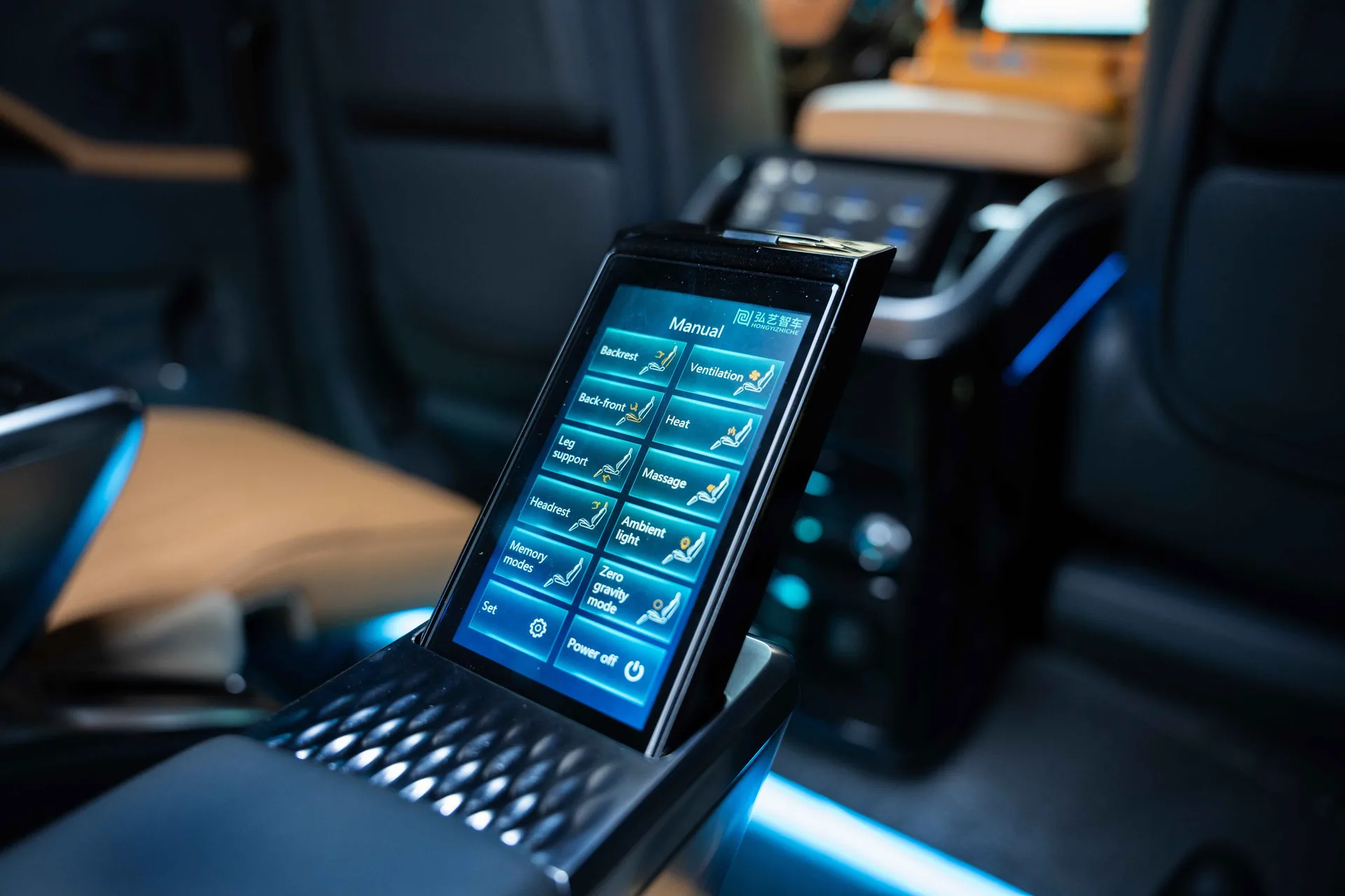 Ford VIP Tourneo Black Mamba 2025 — تحويلة VIP داخلية في دبي — صورة 12